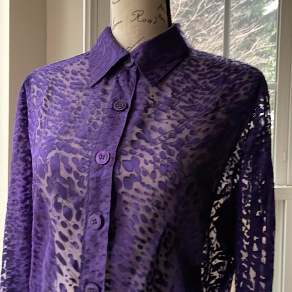 Draper’s and Damon’s buttons down shirt - Picture 4 of 9